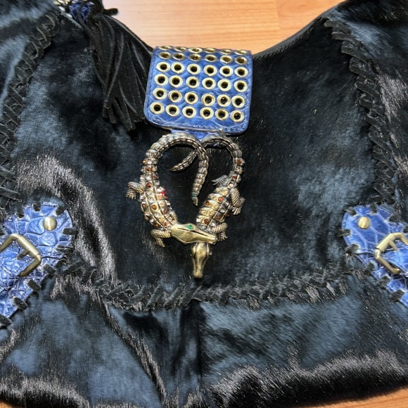 BEAUTIFUL GENUINE LEATHER WITH FAUX ALLIGATOR /COWHIDE . Has brass alligator - Picture 8 of 8